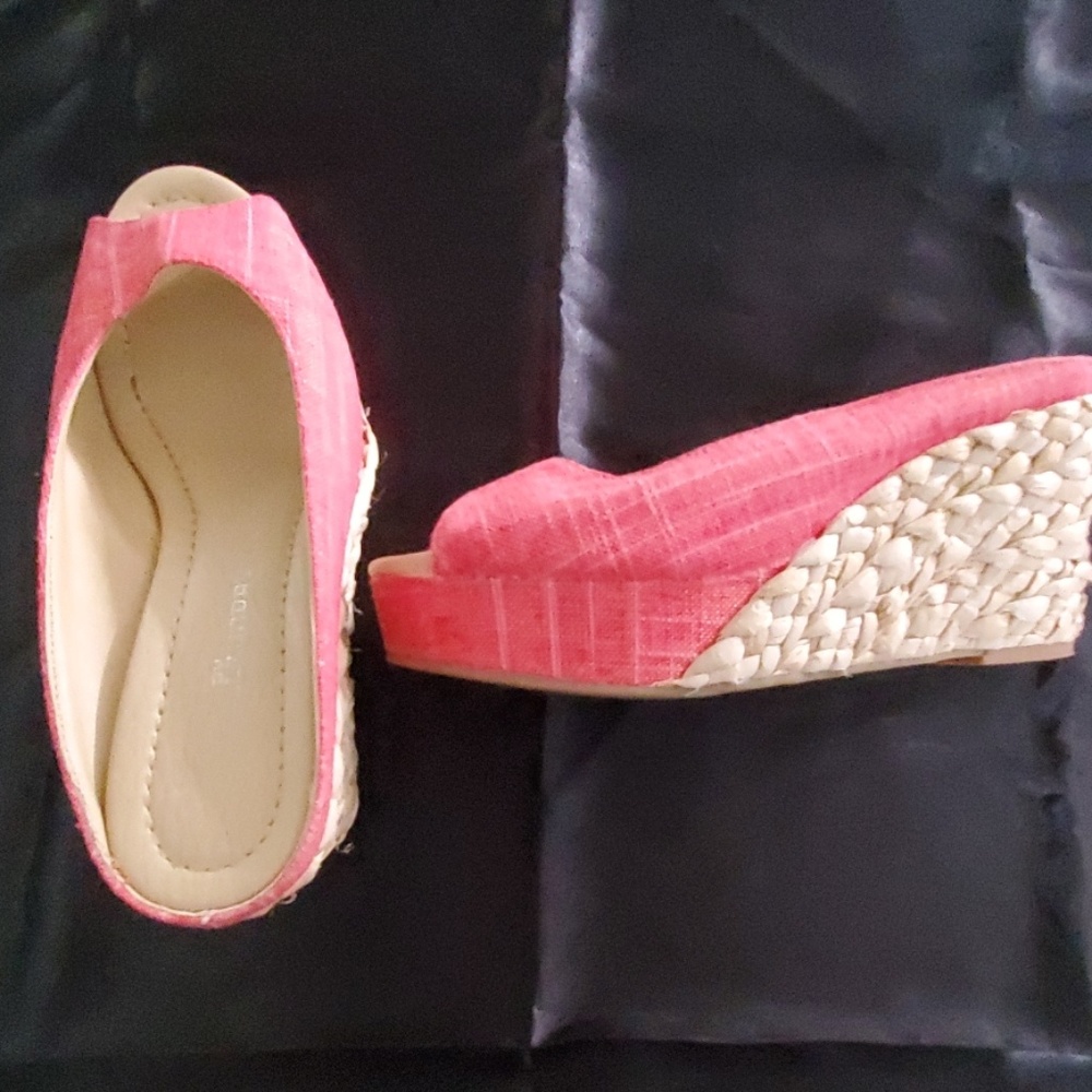 Shoes - Picture 2 of 4